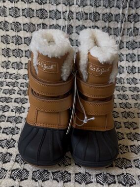 Cat & Jack Kids Tan Brown Winter Snow Boots Size 8 Faux Fur Lined NWT